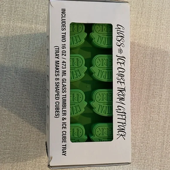 FRIENDS glass and ice cube gift pack. - Picture 7 of 8